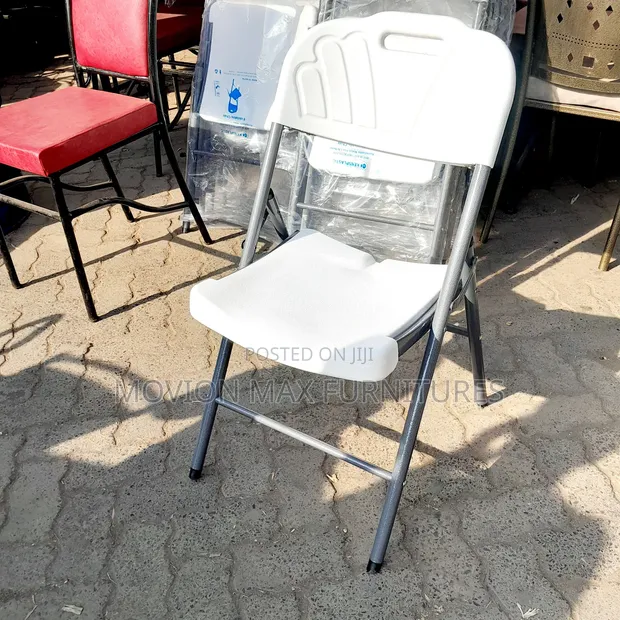 Foldable Relaxing Chair - Brand New - 1