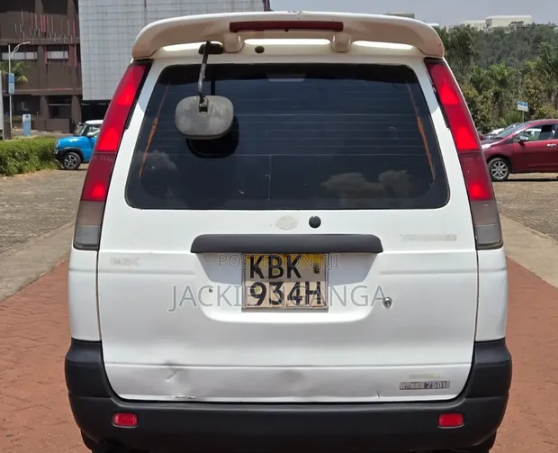 Toyota TownAce 2002 White - 1