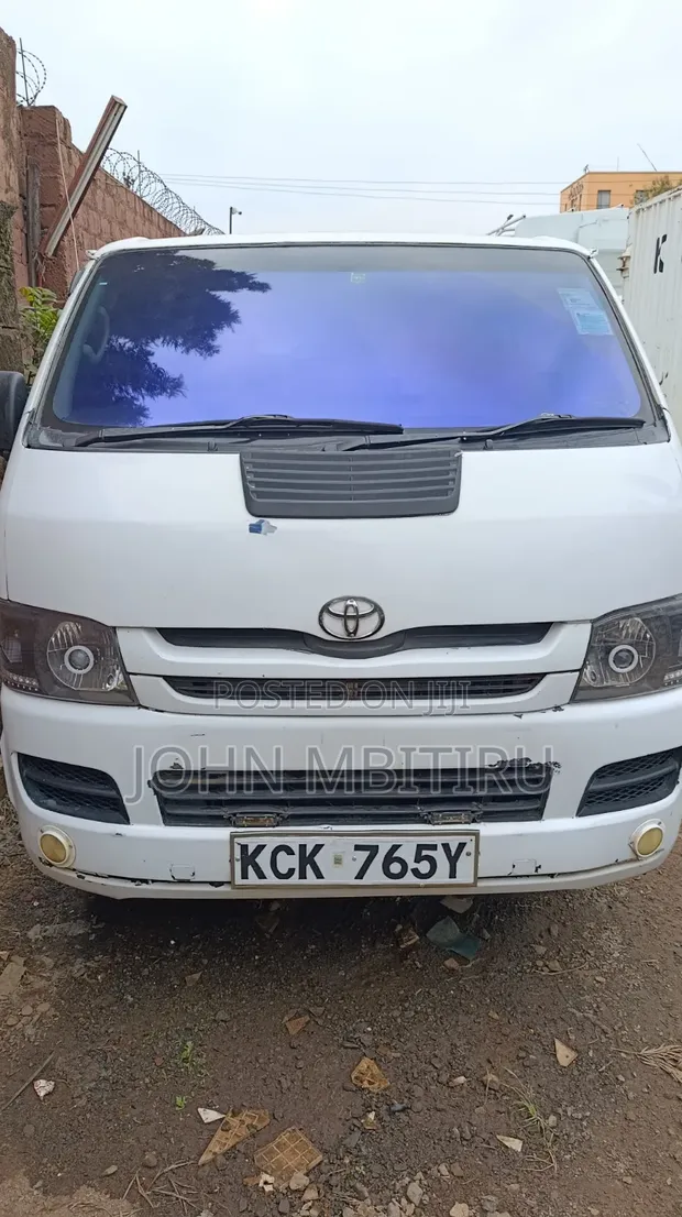 Nissan 100 2015 White - 1