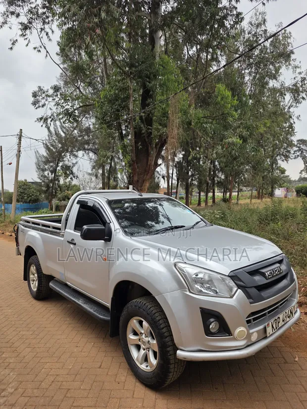 Isuzu D-MAX 2024 Silver - 1