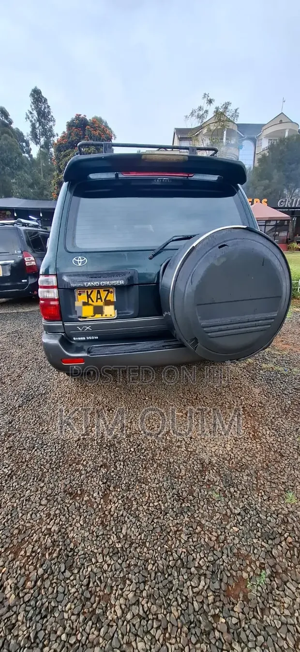 Toyota Land Cruiser 2001 Kijani - 1
