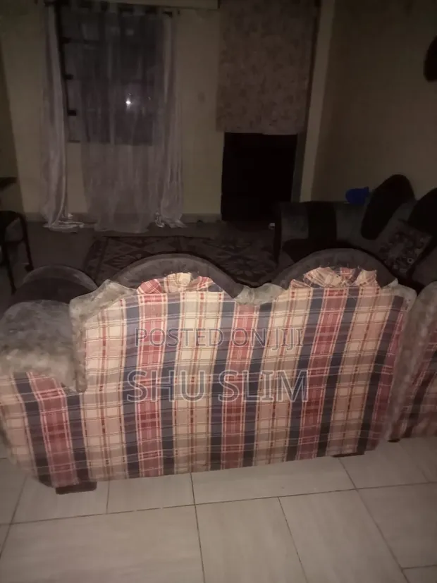L-Shaped 6-Seater Sofa - 1