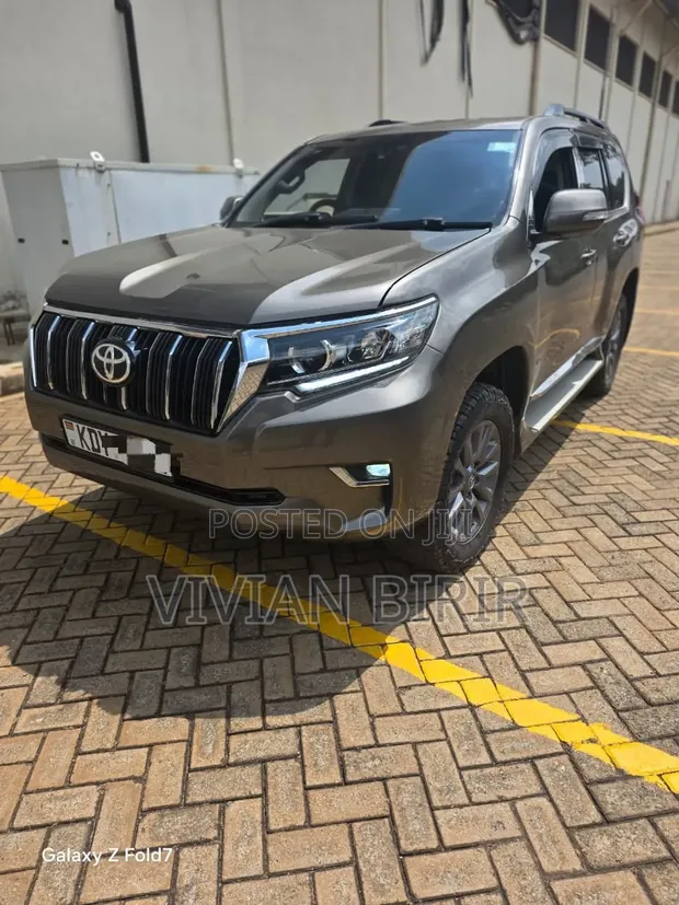 Toyota Land Cruiser Prado 2015 Gray - 1
