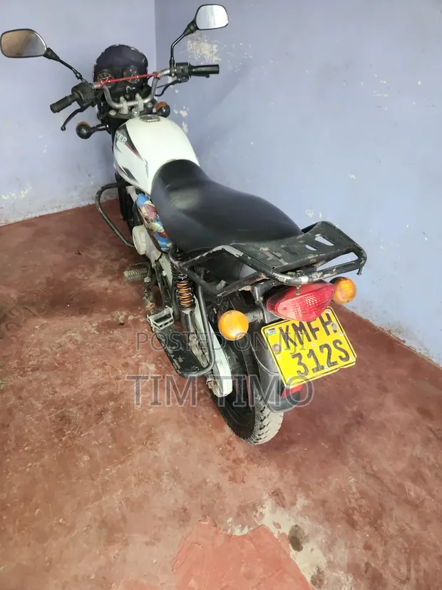 Bajaj Boxer 150 UG 2023 - White - 1