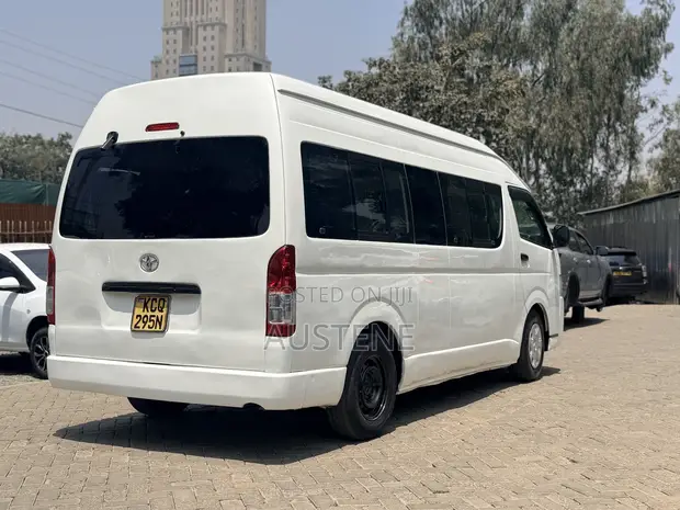Toyota HiAce 2013 White - 1
