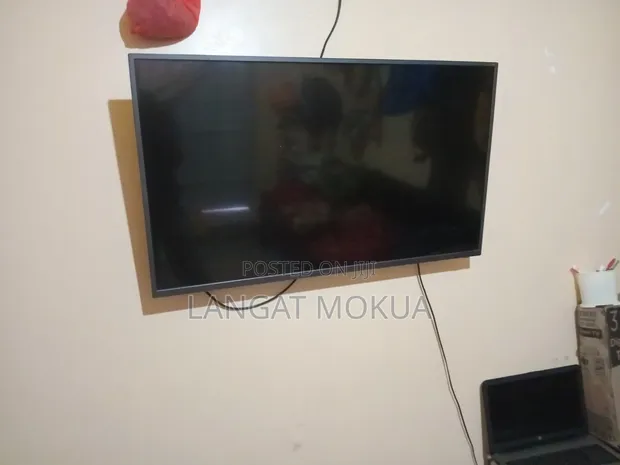 Syinix 43" Full HD Smart Android TV, Frameless - 1