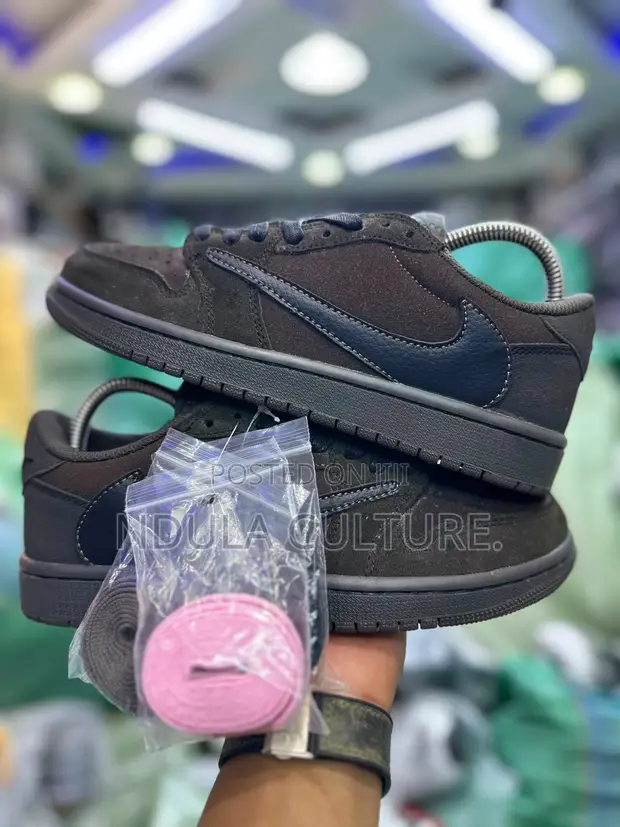 Air Jordan 1 Low x Travis Scott Velvet Brown - 1