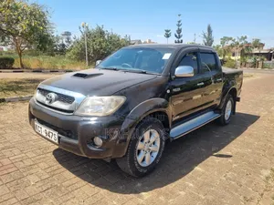 Toyota Hilux Double Cab 2012 Nyeusi