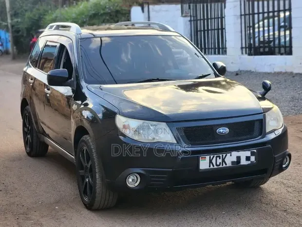 Subaru Forester 2010 Nyeusi - 1