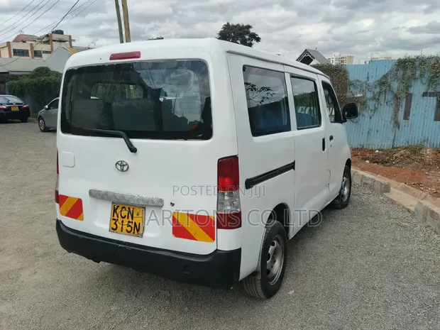 Toyota TownAce 2008 - 10 Seater - 1