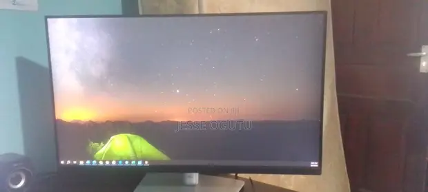 Dell 24-inch Frameless Monitor (Refurbished) - 1