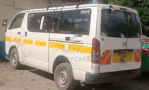Toyota HiAce 2009 Nyeupe