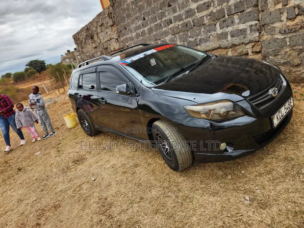 Toyota Corolla Fielder 2011 Nyeusi - 1