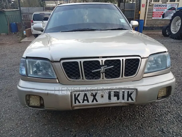 Subaru Forester 2005 Gold - 1
