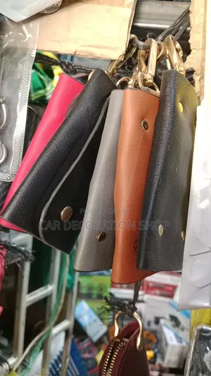 Textured Leather Key Holder Case with 6 Hooks