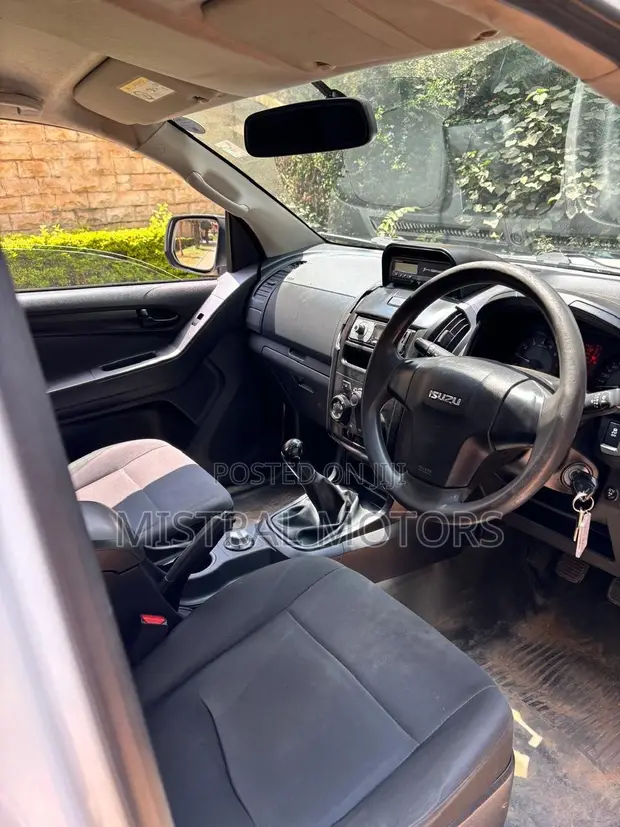 Isuzu D-MAX 2018 White - 1