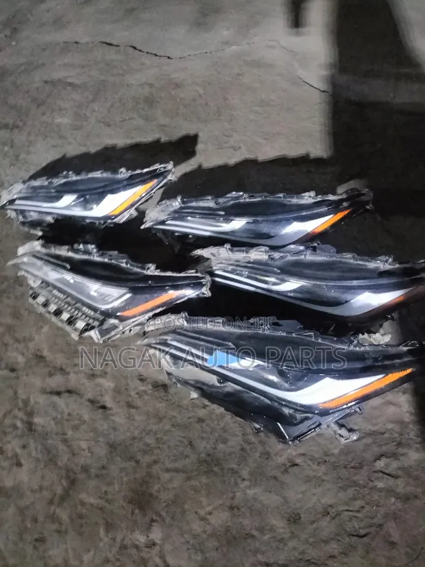 Toyota Harrier 2022 Xenon Headlight (Used) - 1