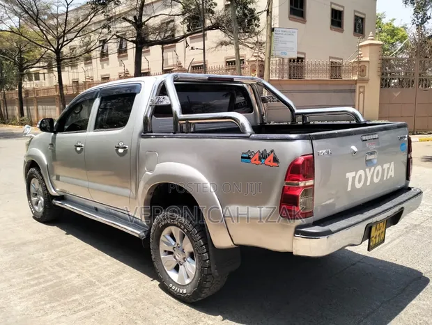 Toyota Hilux 2013 Double Cab 3.0L Diesel - 1