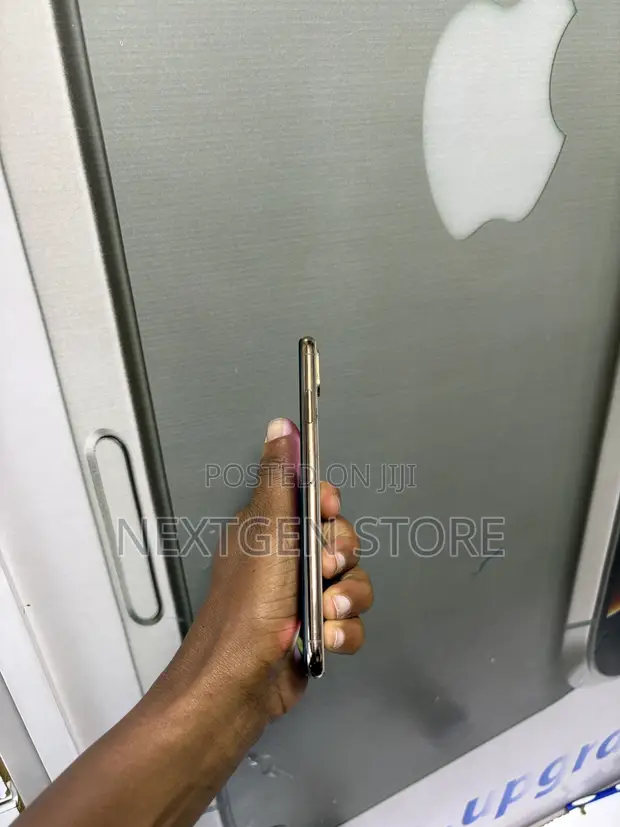 Apple iPhone XS Max 256GB Gold - 1