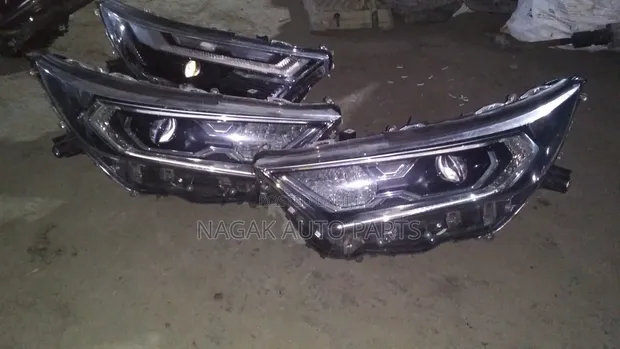 Toyota RAV4 2014/2016 Headlight (Used) - 1