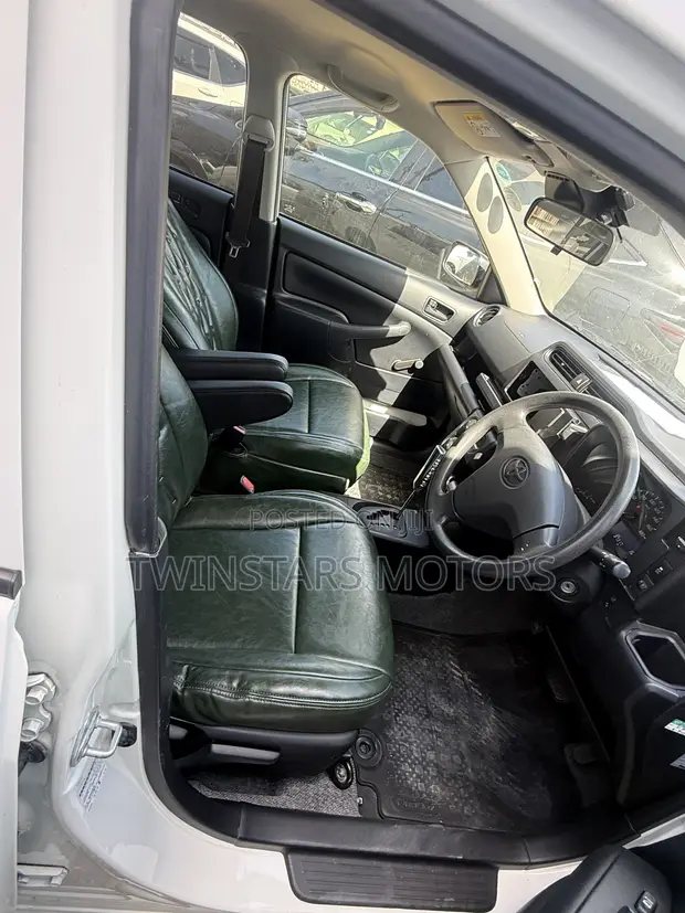Toyota Probox 1.5 Hybrid DX Comfort 2020 - 1