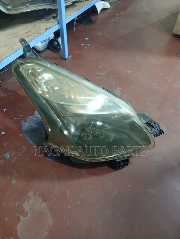 Toyota Ractis 2005 Xenon Headlight - 1