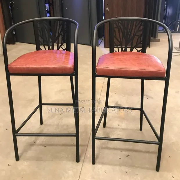 High Quality Bar Stool with Armrests and Footrest - 1