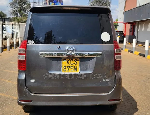Toyota Noah 2011 Gray - 1