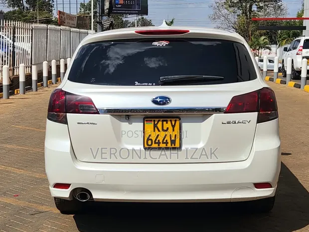 Subaru Legacy 2013 White - 1