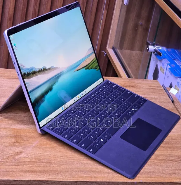 Microsoft Surface Pro 9 16GB Intel Core i7 256GB SSD - 1