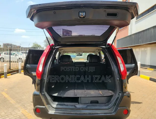 Nissan X-Trail 2010 Nyeusi - 1