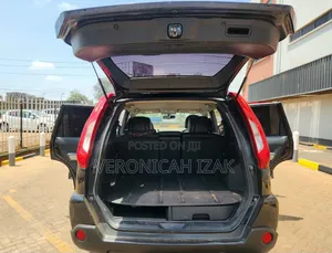 Nissan X-Trail 2010 Nyeusi