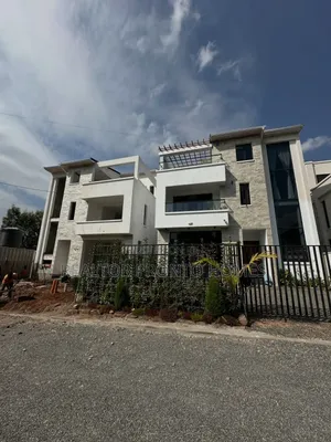 5-Bedroom Villa for Sale in Kerarapon