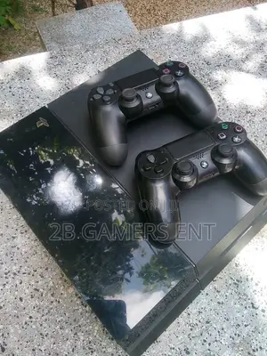 PS4 Standard Console - Imetumika
