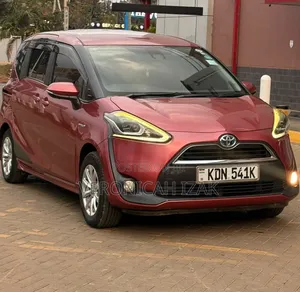 Toyota Sienta Hybrid 2017 Red