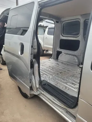 Nissan NV200 2011 Nyeupe