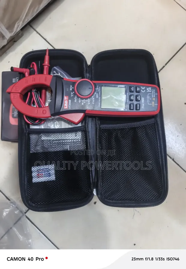UNI-T 208B 1000A AC/DC Clamp Meter - 1