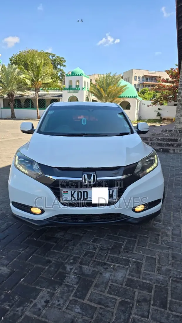 Honda Vezel 2015 White - 1