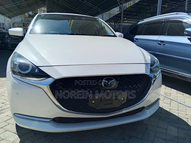 Mazda 2 2019 White - 1
