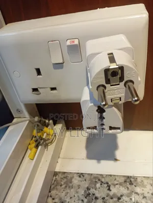 EU Plug Socket 250V 10A 2-Pin Travel AC Plug Converter