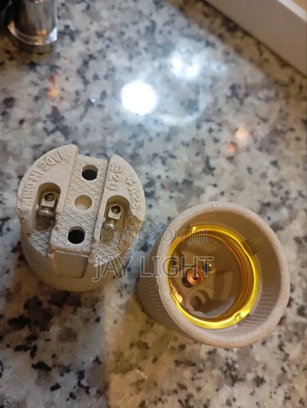 Ceramic E27 Lamp Holder - 1