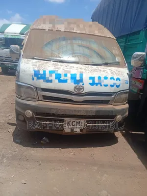 Toyota HiAce 2012 - White