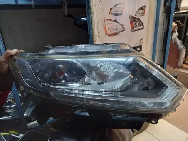 Nissan X-Trail 2014 Headlights - 1