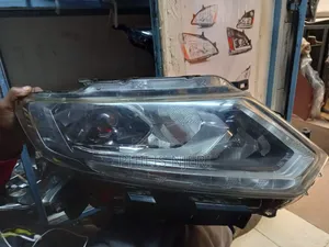 Nissan X-Trail 2014 Headlights