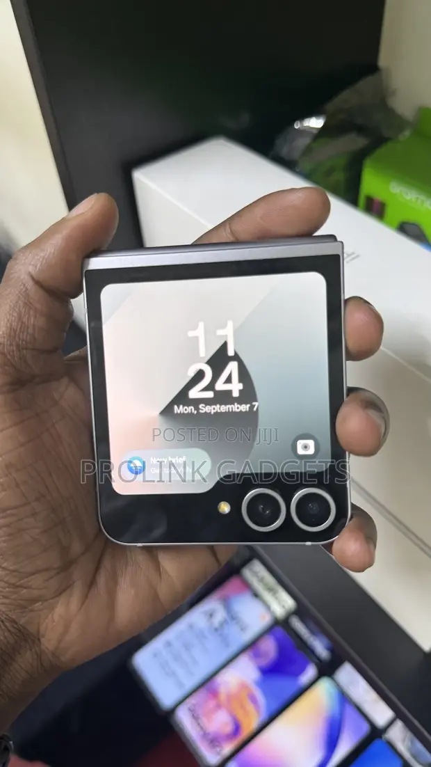 Samsung Galaxy Z Flip6 512GB Silver - 1