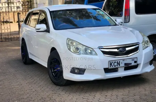 Subaru Legacy 2012 White - 1
