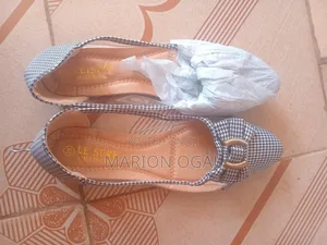La Flats Shoes - Women's Size 40