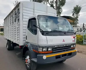 Lori la Mitsubishi FH215