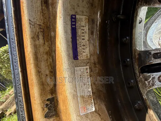Toyota Land Cruiser V8 22-Inch Rims with Tyres (Japan) - 1