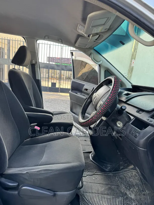 Toyota Voxy 2012 Silver - 1